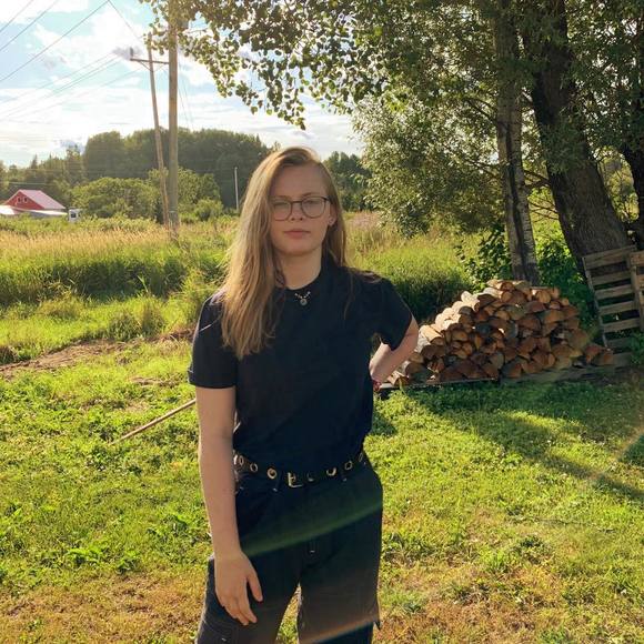 Meet your Posher, Justine - Picture 1 of 1